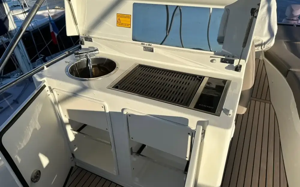 slider 18 Jeanneau Prestige 500 Fly