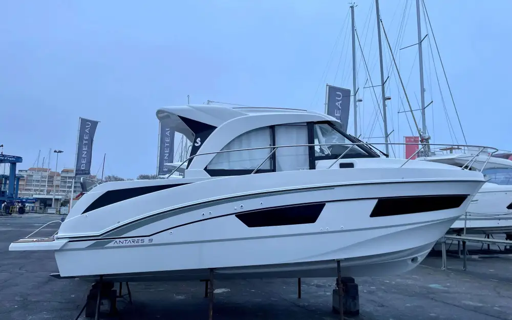 slider 21 Beneteau Antares 9 OB