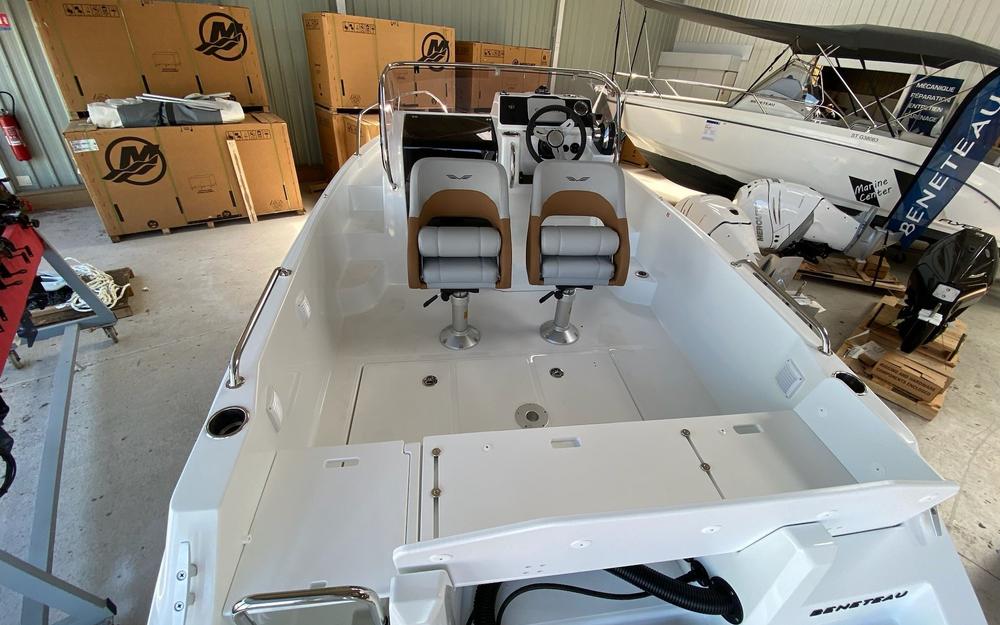 slider 1 Beneteau Flyer 6 SUNdeck