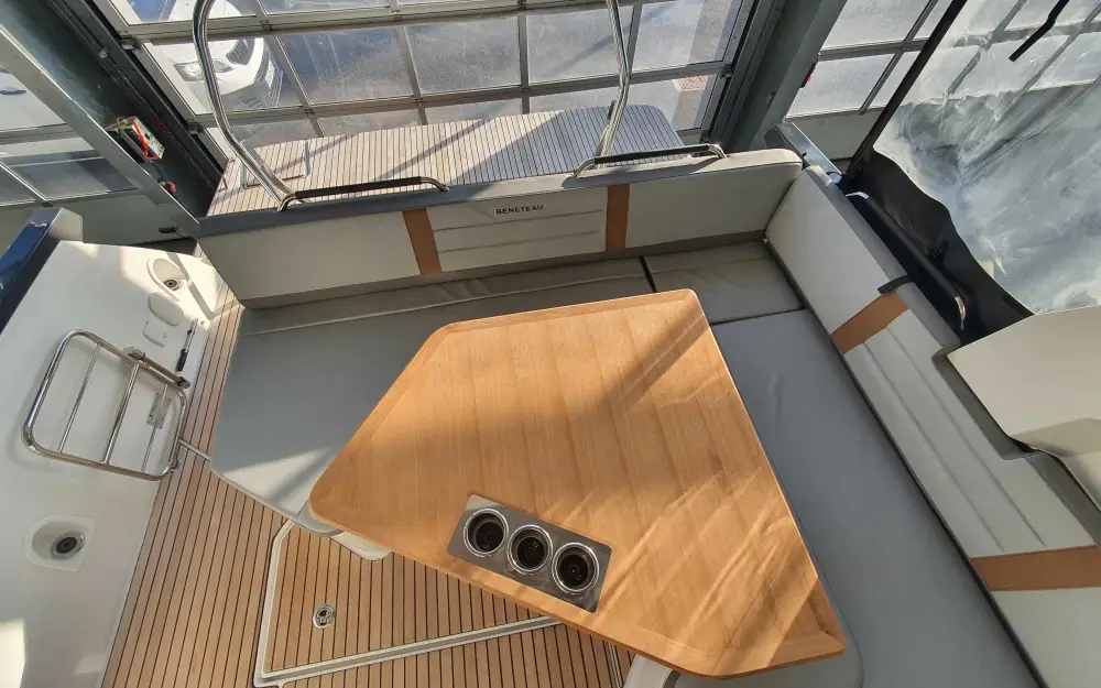 slider 12 Beneteau Gran Turismo 32