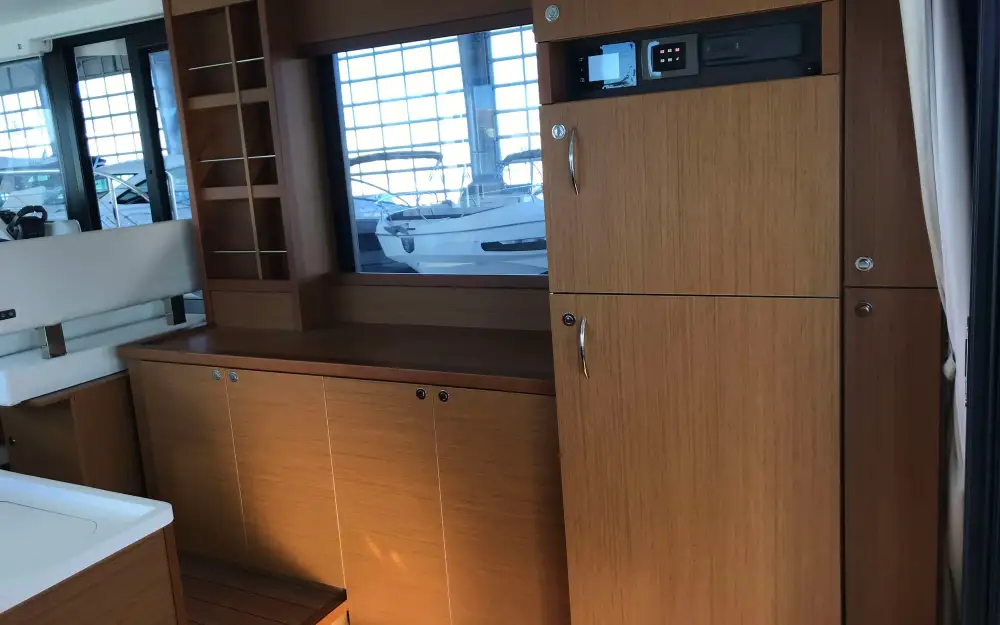 slider 9 Beneteau Swift Trawler 41 Fly