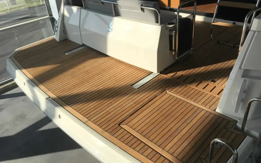 slider 3 Beneteau Swift Trawler 41 Fly