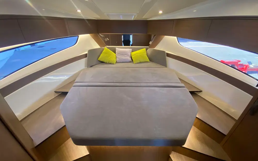 slider 10 Beneteau Antares 11