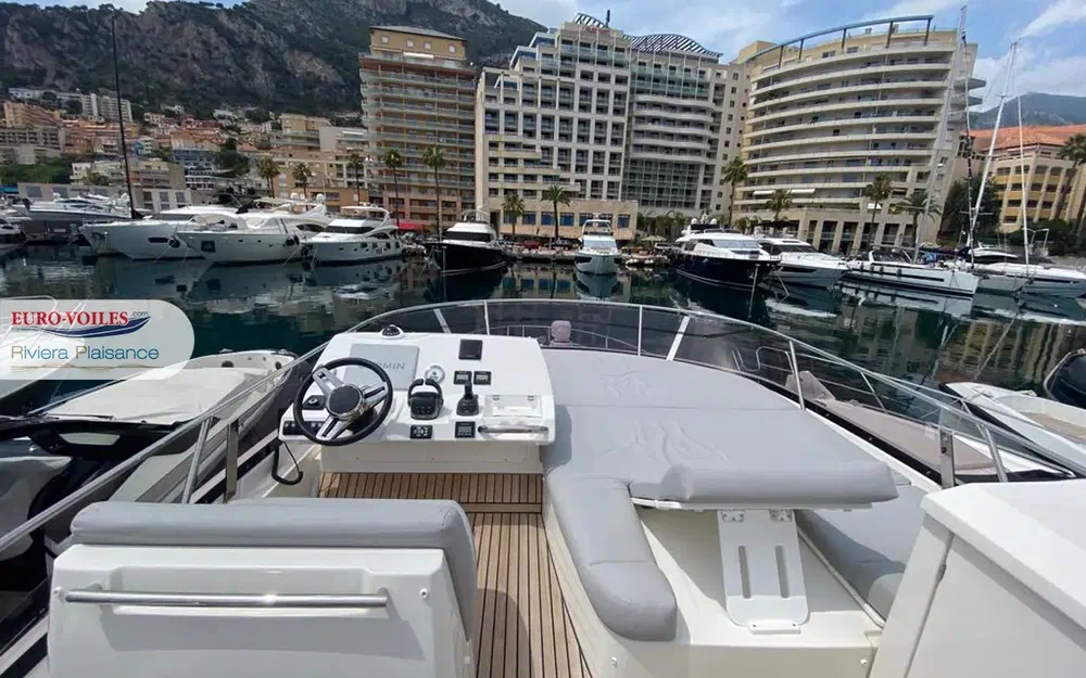 slider 11 Prestige Yachts 460 Fly