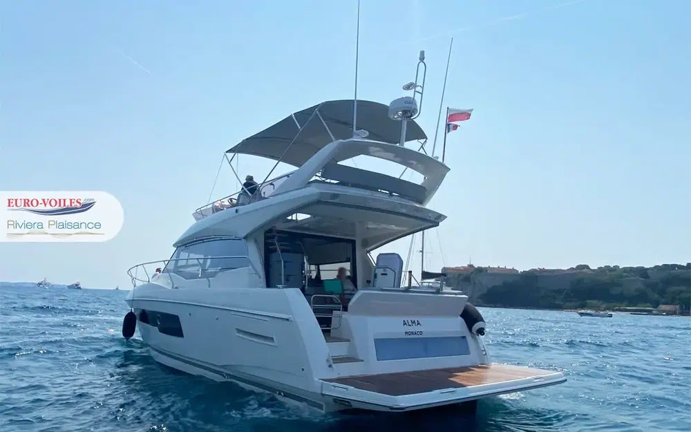 slider 1 Prestige Yachts 460 Fly