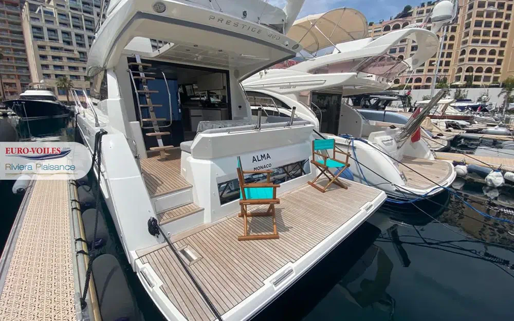 slider 4 Prestige Yachts 460 Fly