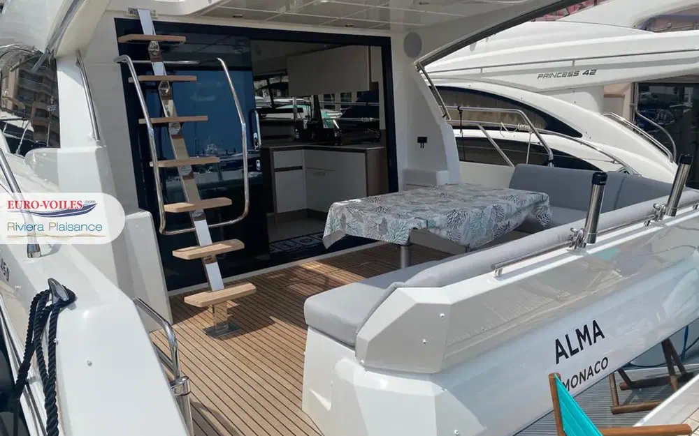 slider 6 Prestige Yachts 460 Fly