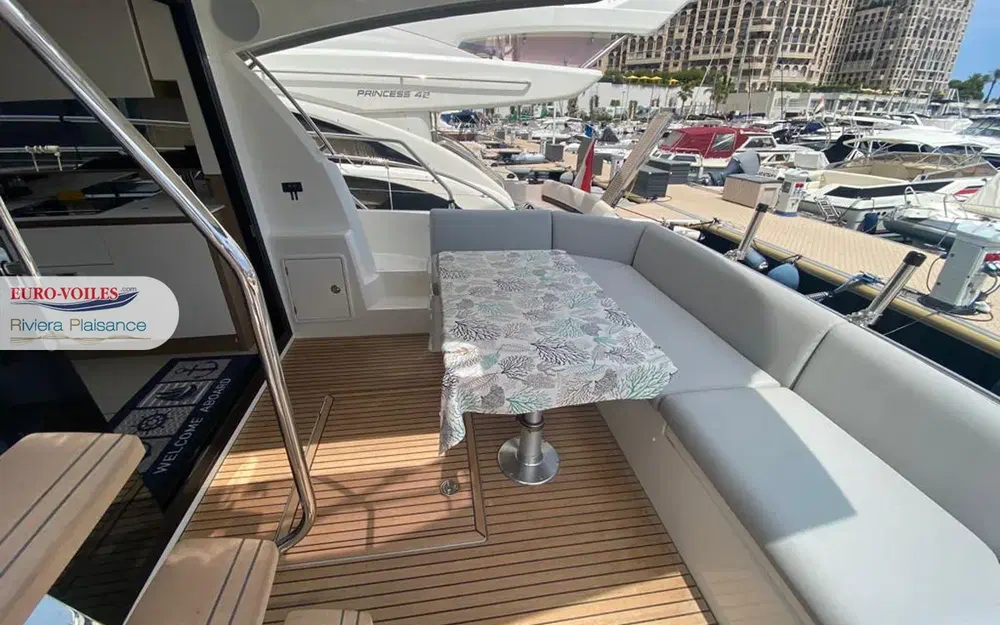 slider 7 Prestige Yachts 460 Fly