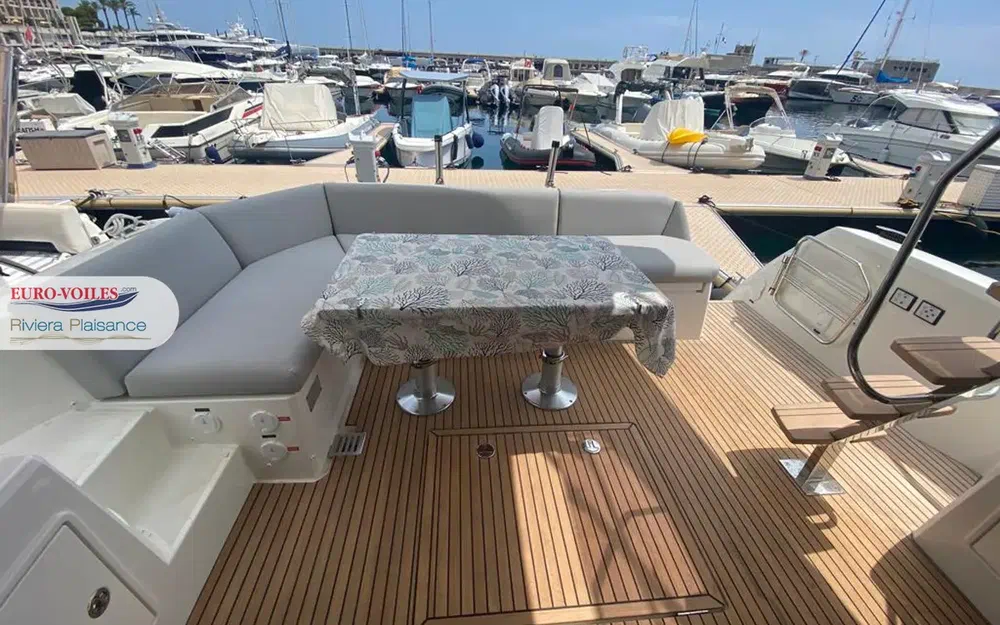 slider 8 Prestige Yachts 460 Fly