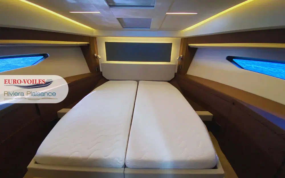 slider 9 Prestige Yachts 520 Fly