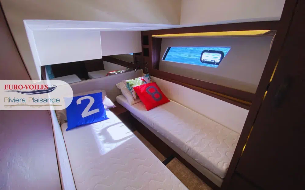 slider 10 Prestige Yachts 520 Fly