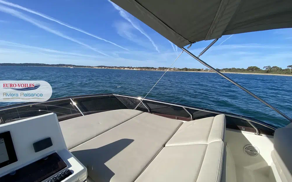 slider 2 Prestige Yachts 520 Fly