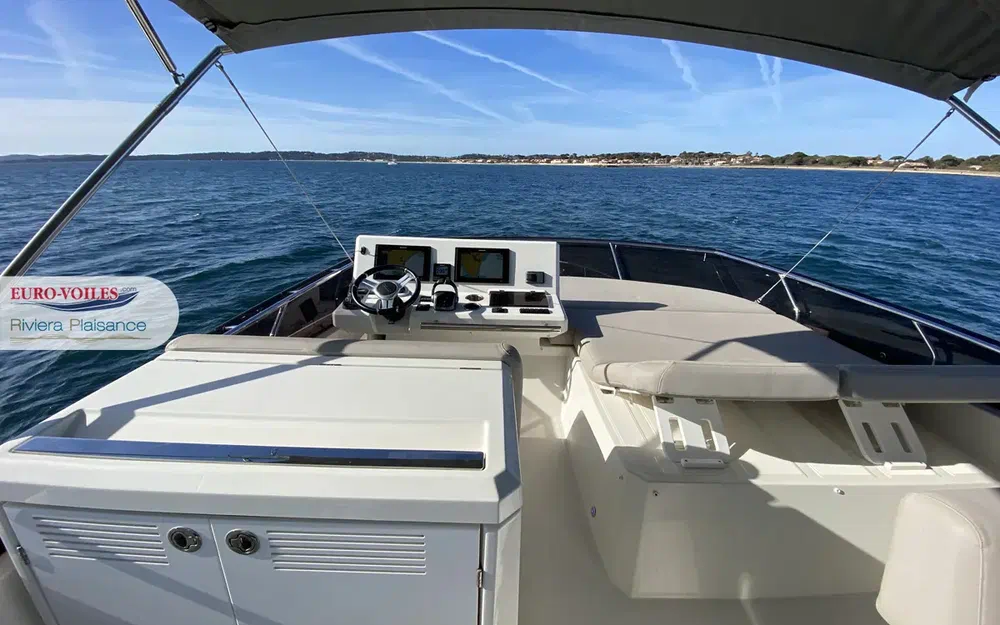 slider 3 Prestige Yachts 520 Fly