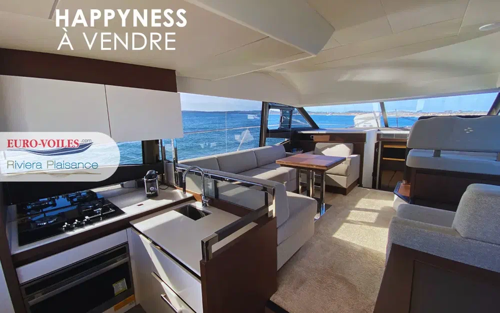 slider 4 Prestige Yachts 520 Fly