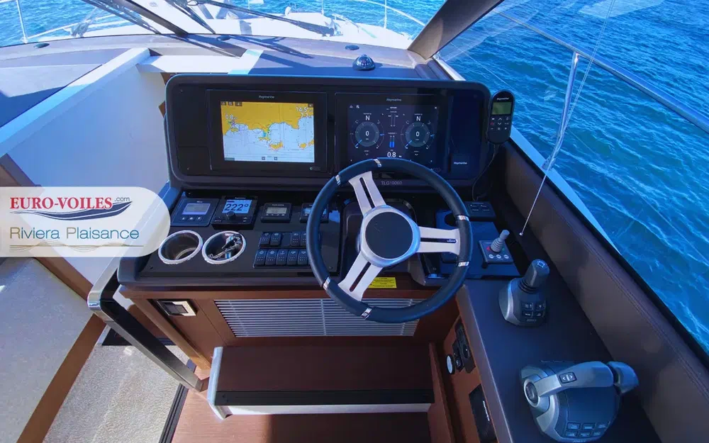 slider 7 Prestige Yachts 520 Fly