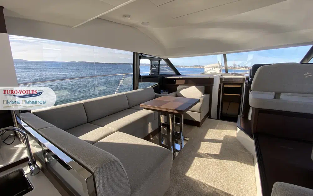 slider 8 Prestige Yachts 520 Fly