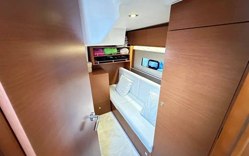 slider 9 Jeanneau Leader 40