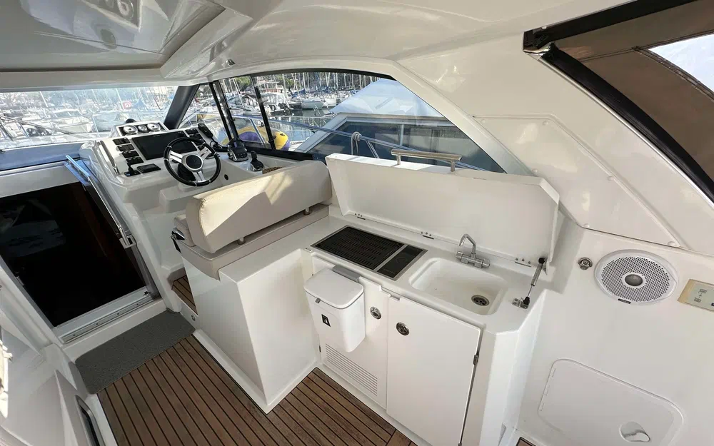 slider 12 Jeanneau Leader 40