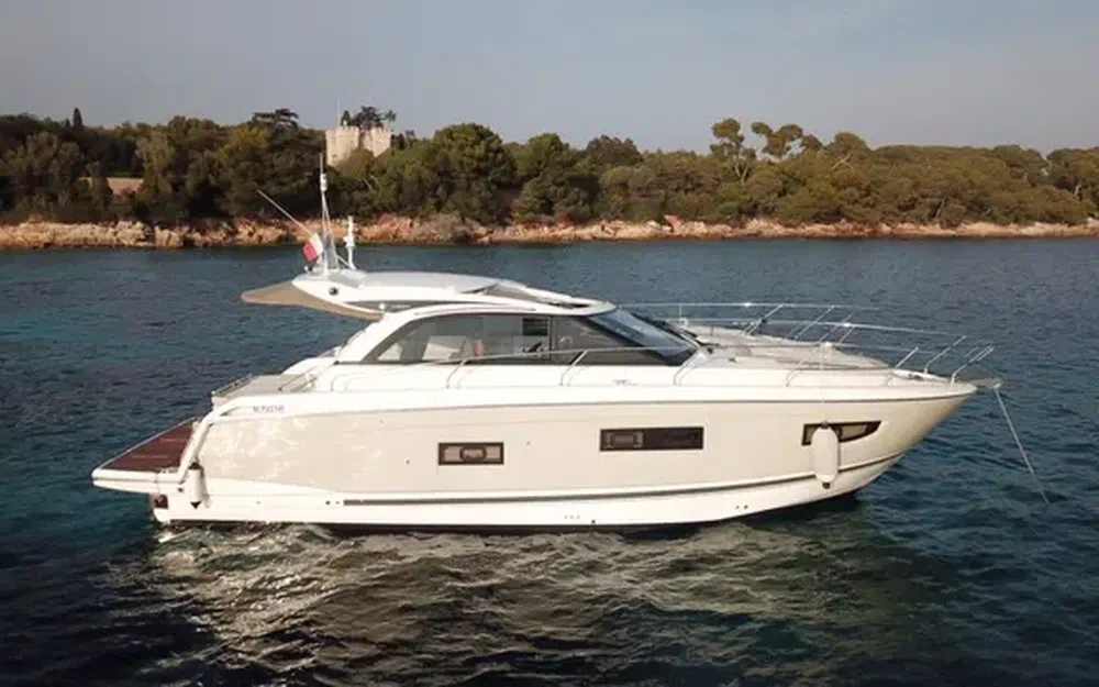 slider 1 Jeanneau Leader 40