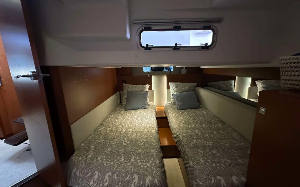 slider 8 Jeanneau Leader 40