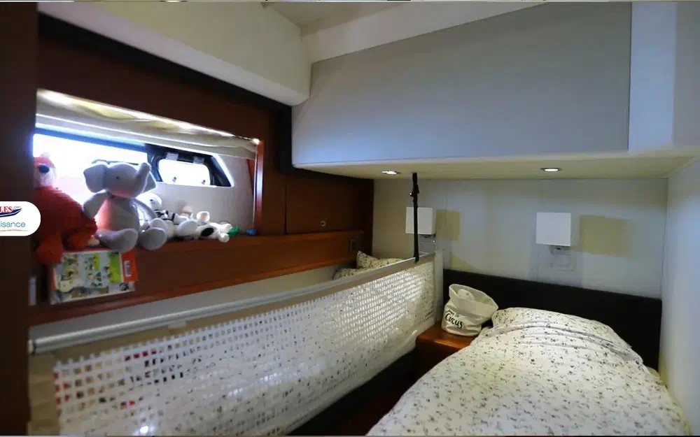 slider 9 Prestige Yachts 620 Fly