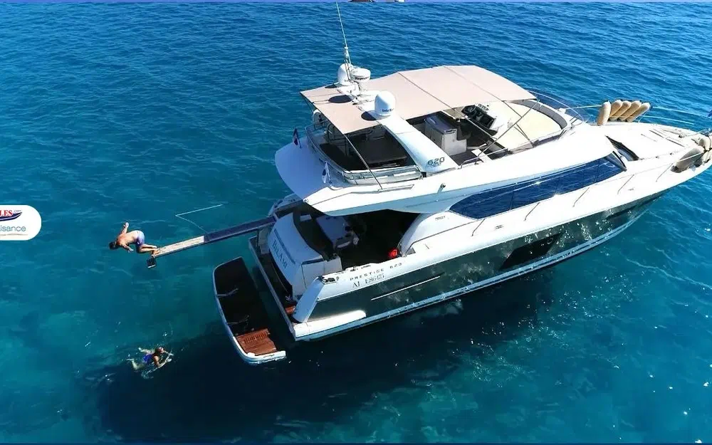 slider 1 Prestige Yachts 620 Fly
