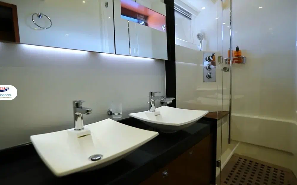 slider 8 Prestige Yachts 620 Fly