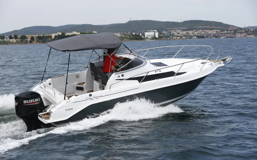 slider 0 B2 Marine CAP FERRET 752 CRUISER