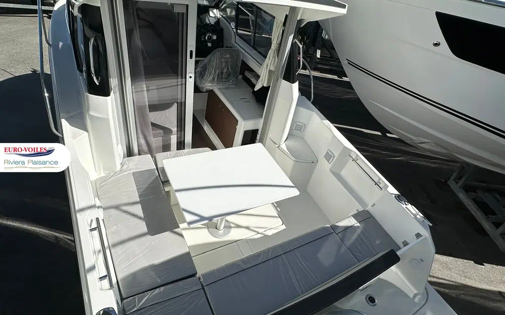 slider 6 Jeanneau Merry Fisher 695