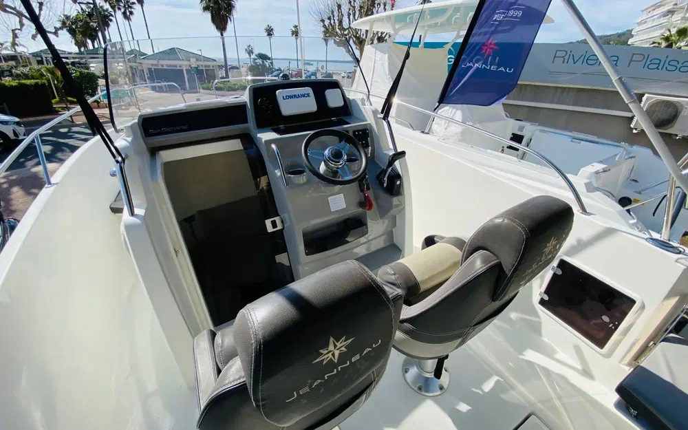 slider 6 Jeanneau Cap Camarat 7.5 CC