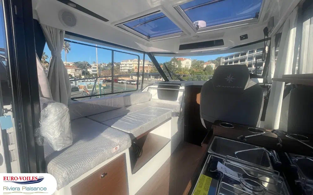 slider 1 Jeanneau Merry Fisher 895