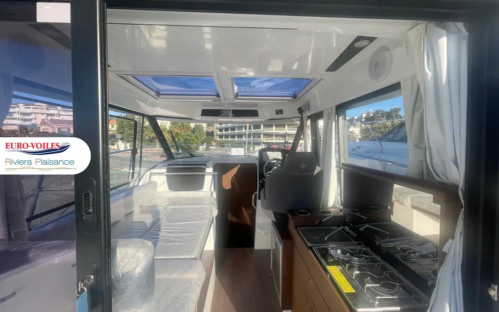 slider 2 Jeanneau Merry Fisher 895