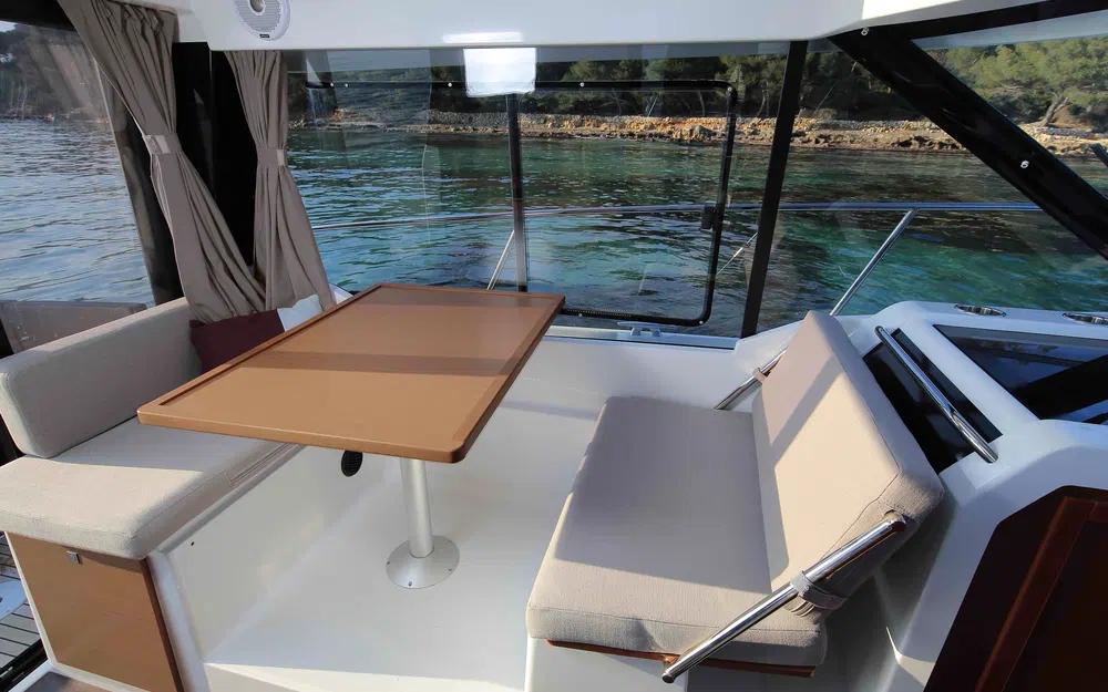 slider 6 Jeanneau Merry Fisher 895