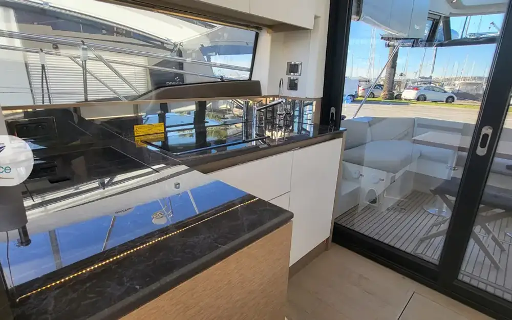 slider 3 Prestige Yachts Prestige 460 S