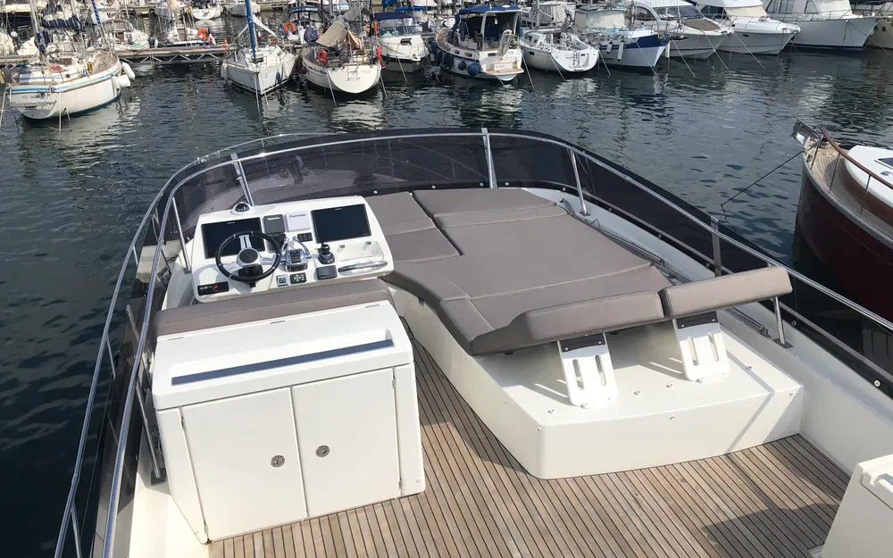 slider 11 Prestige Yachts 560 Fly