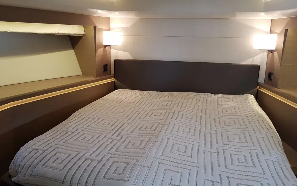 slider 13 Prestige Yachts 560 Fly