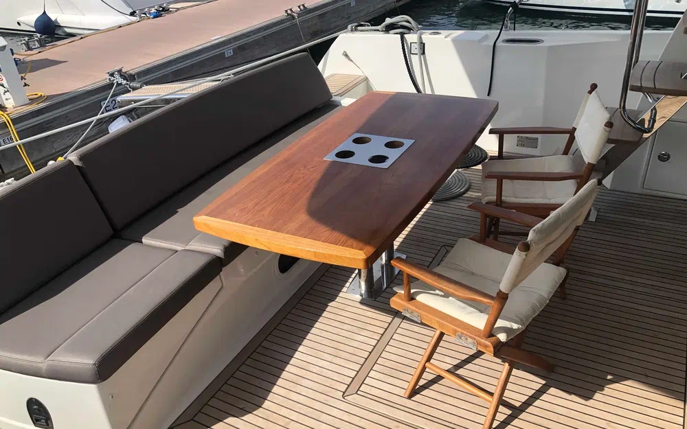 slider 7 Prestige Yachts 560 Fly