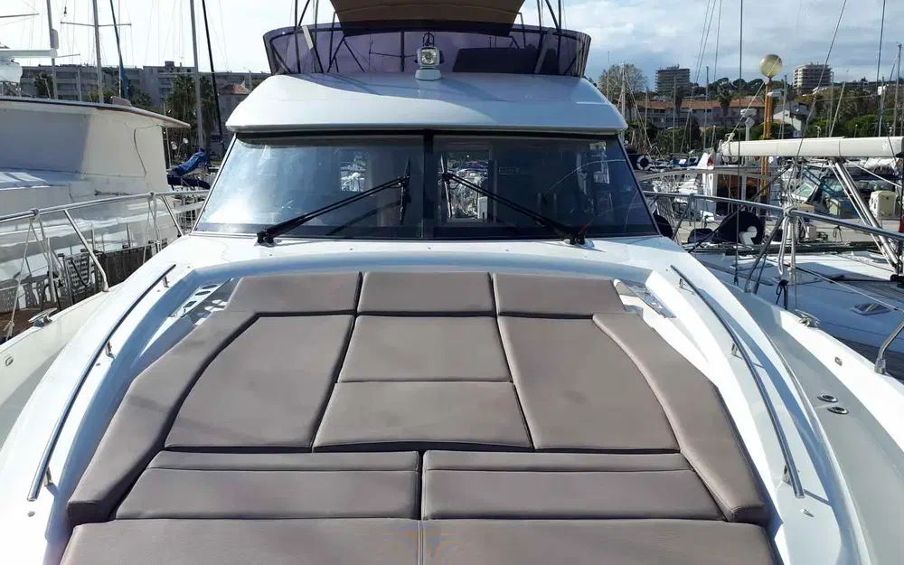 slider 8 Prestige Yachts 560 Fly