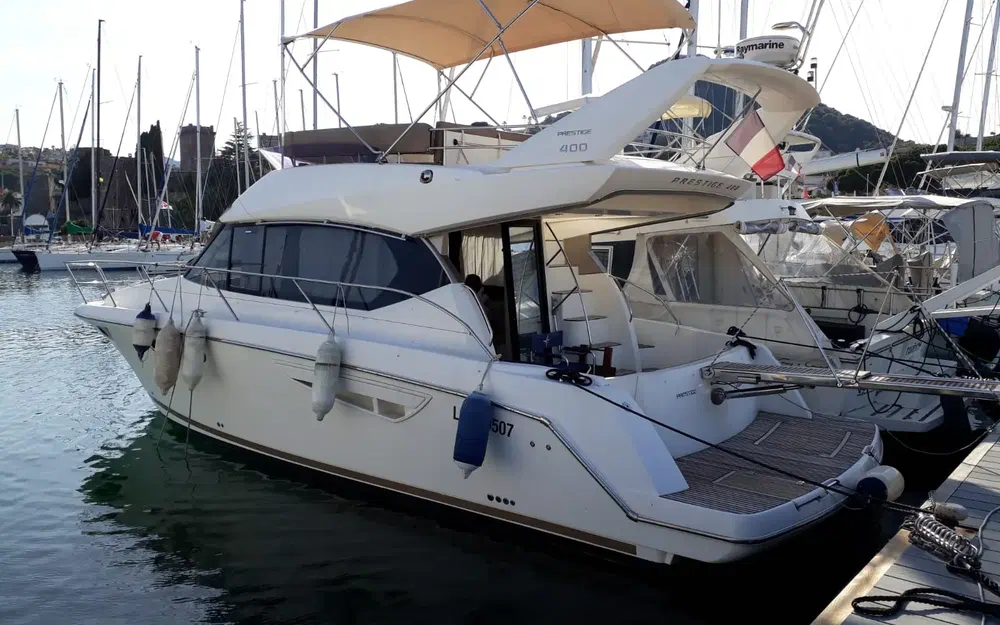 slider 0 Prestige Yachts 400 Fly