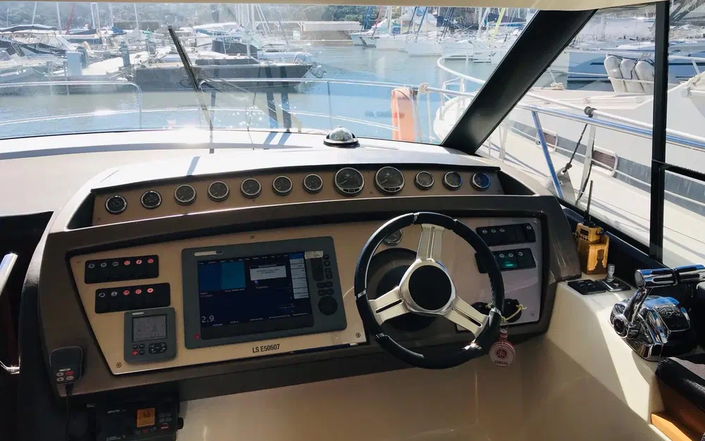 slider 5 Prestige Yachts 400 Fly