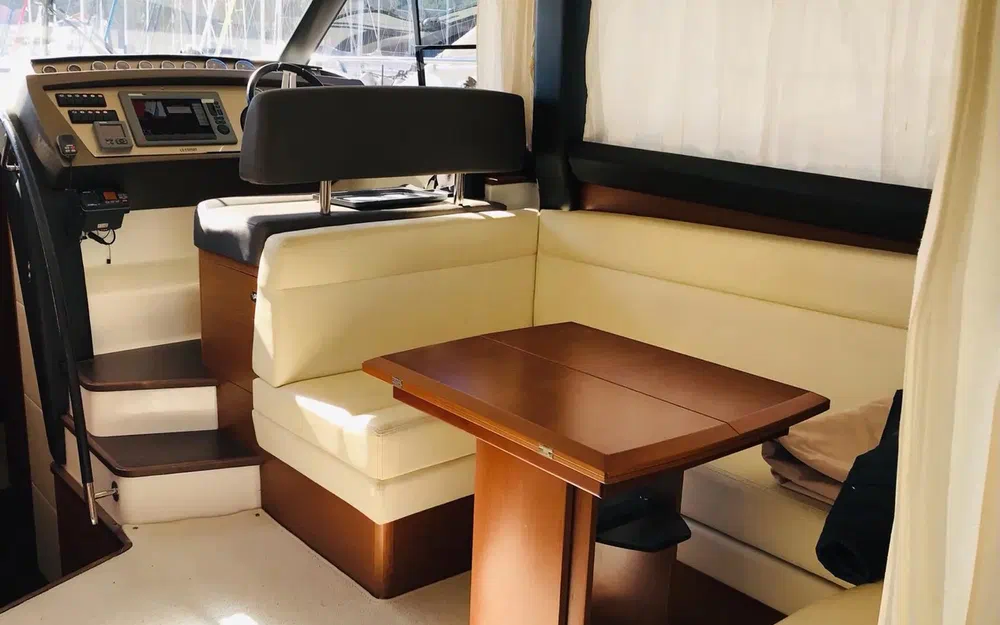 slider 6 Prestige Yachts 400 Fly