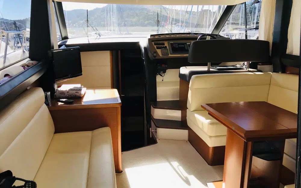 slider 8 Prestige Yachts 400 Fly