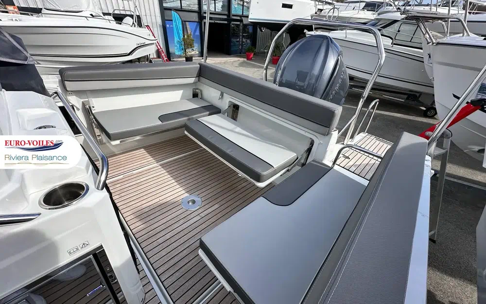 slider 6 Jeanneau Cap Camarat 7.5 WA