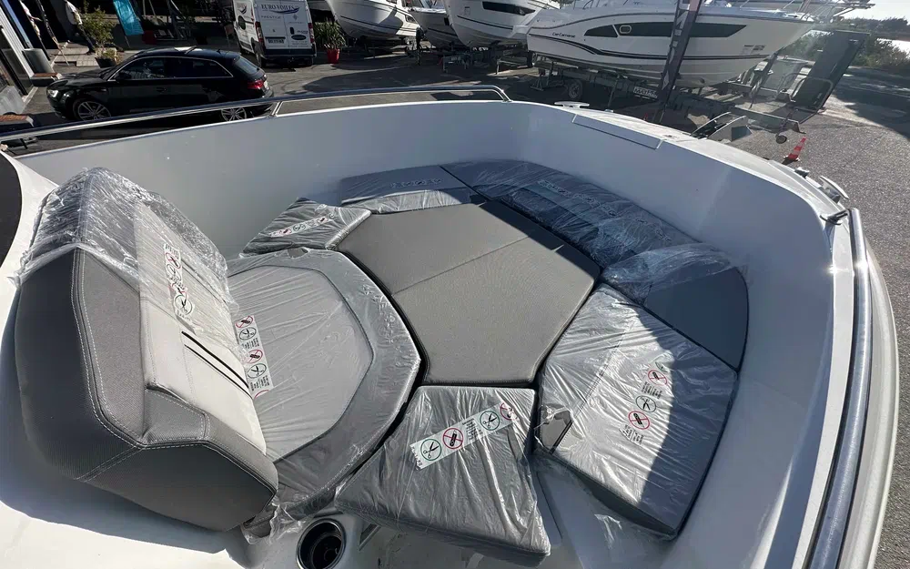 slider 12 Jeanneau Cap Camarat 7.5 CC