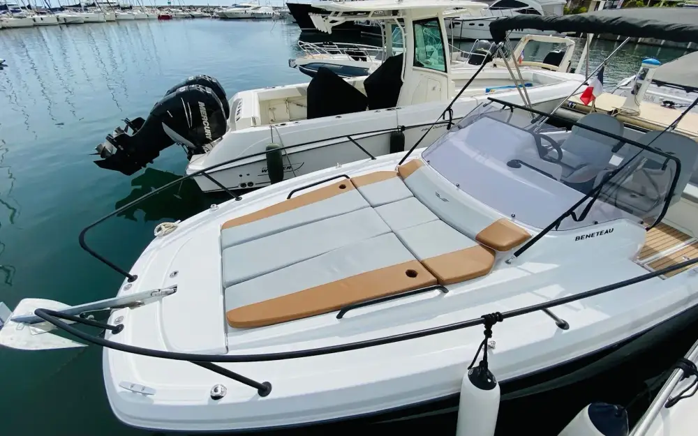 slider 0 Beneteau Flyer 8 SUNdeck
