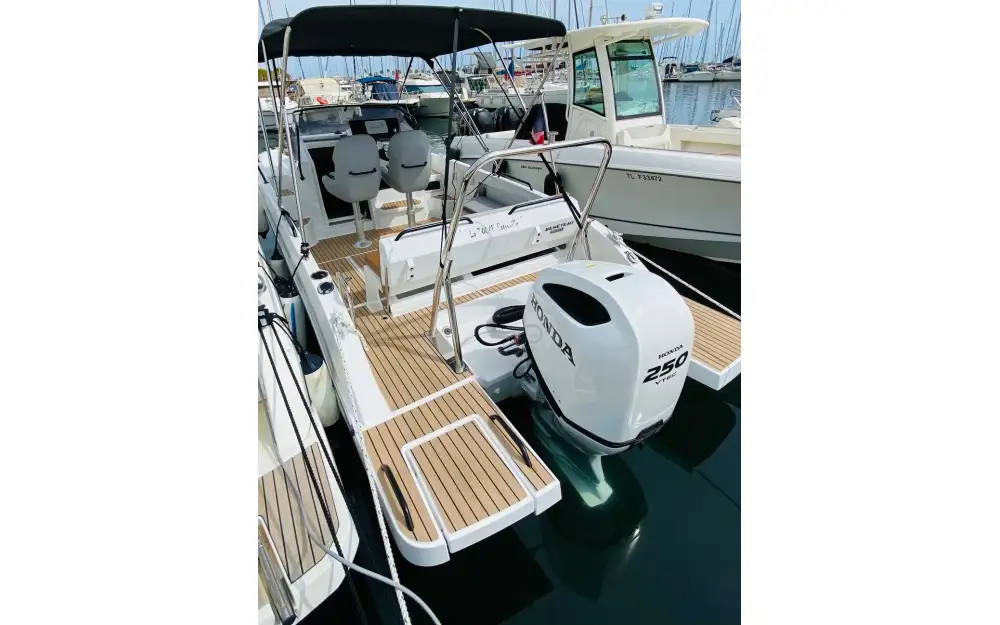 slider 2 Beneteau Flyer 8 SUNdeck