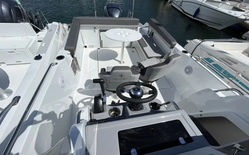 slider 4 Jeanneau Cap Camarat 7.5 CC