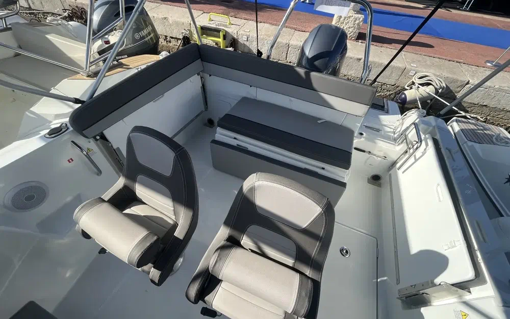 slider 2 Jeanneau Cap Camarat 6.5 CC