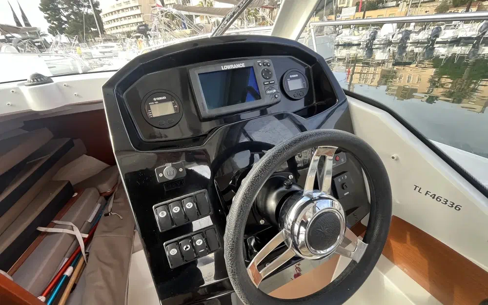 slider 2 Jeanneau Merry Fisher 795