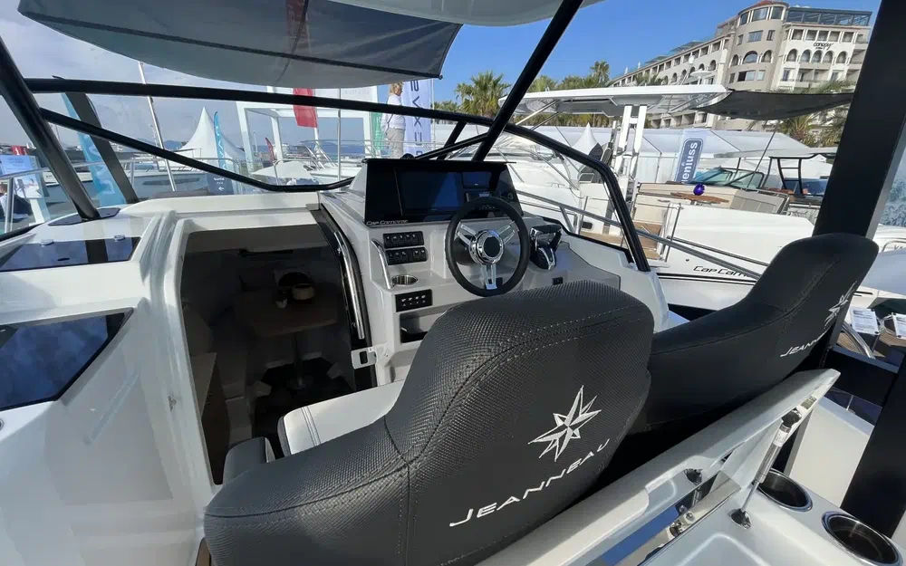 slider 3 Jeanneau Cap Camarat 9.0 WA